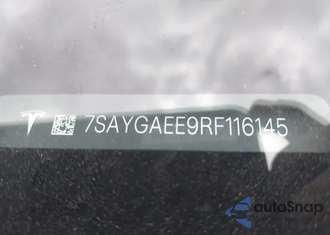 2024 Tesla Model Y Long Range Dual Motor All-Wheel Drive z USA, uszkodzony, nr VIN 7SAYGAEE9RF116145